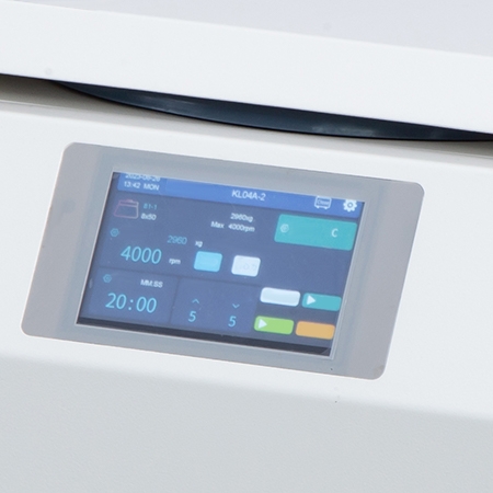 Benchtop centrifuge 5000 rpm touchscreen