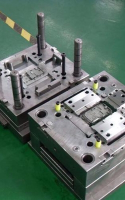 Ceramic gauge block for molds