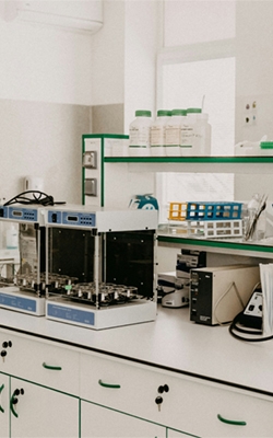 Fixed gas detector controller for laboratory