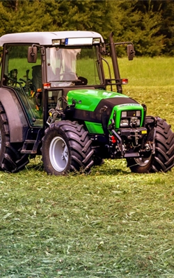 Fuel pressure gauge for agriculture vehicle