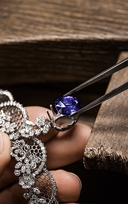 Gia diamond loupe for jewelry inspection