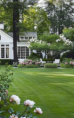 Handheld metal detector for garden construction