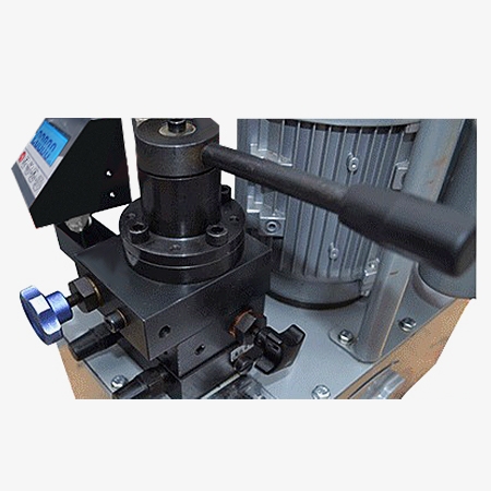 Hydraulic pull tester side detail