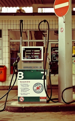Hydrocarbons gas detector for petrol station