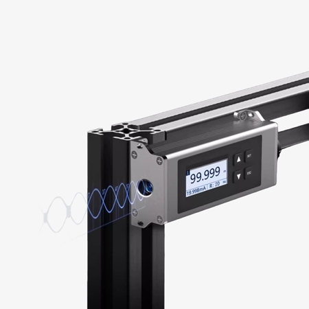 Laser displacement sensor using detail image