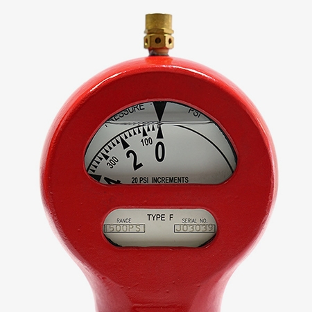 Liquid filled pressure gauge dial detail