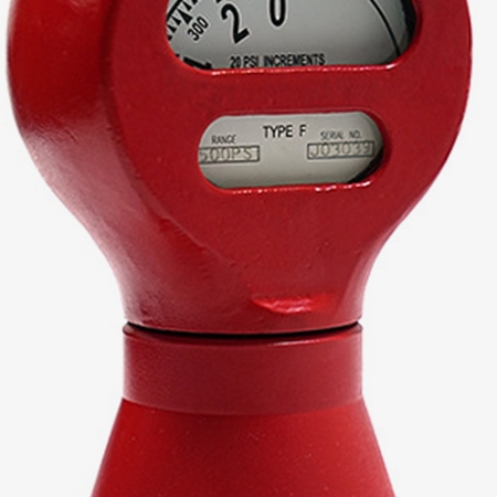 Liquid filled pressure gauge interface detail