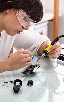 Magnifying glass for electronics repair
