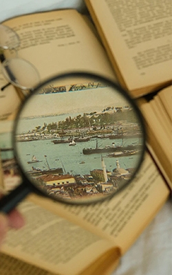 Magnifying glass for reading books and newspapers