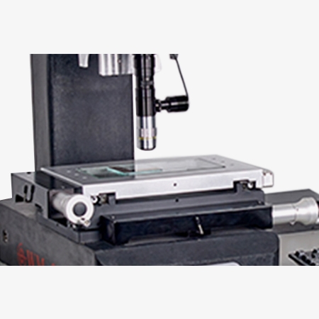 Manual optical measuring device