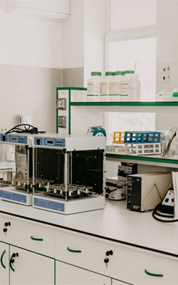 Methanol sensor for laboratories