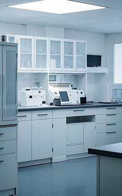 Digital pH meter for laboratory