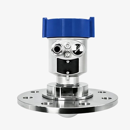Digital radar level transmitter