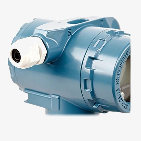 High accuracy differential pressure transducer