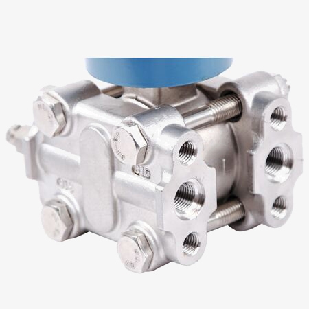 High accuracy differential pressure transducers