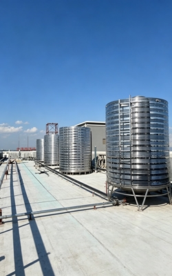 Vertical stainless steel round tank