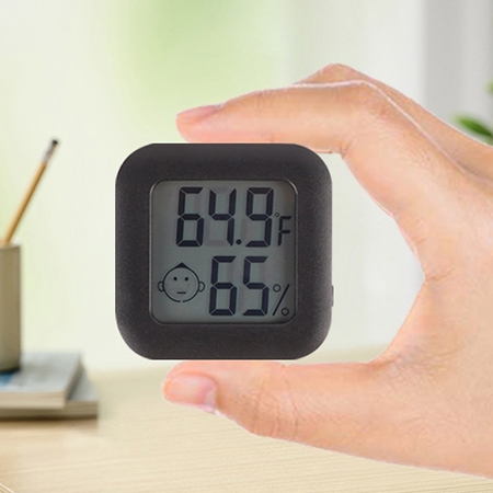 Small and lightweight digital thermometer hygrometer