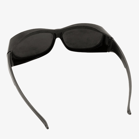 Streamlined temple design of welding eye goggles
