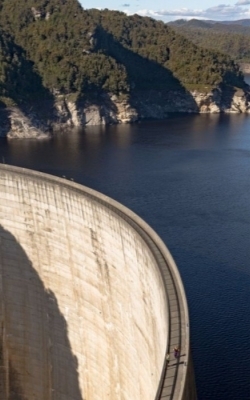 Submersible level transmitter for dam